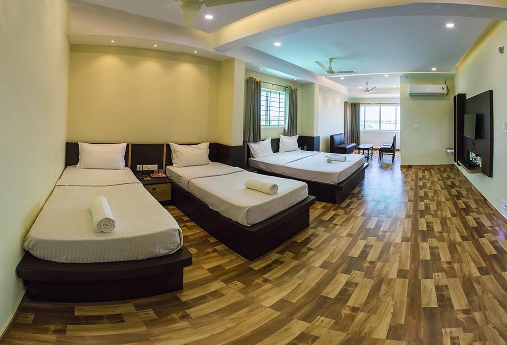 Hotel Bombay Residency--Bombay Lucky Restaurant Мангалор Екстериор снимка